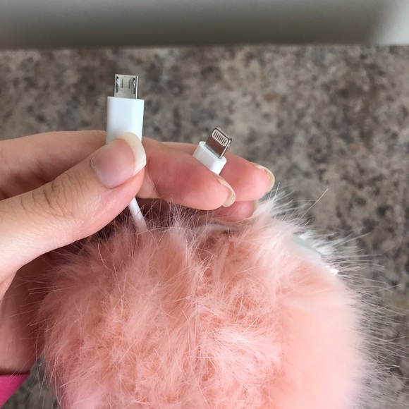 Adrienne Vittadini Bag Charm Power Bank - Picture 7 of 8